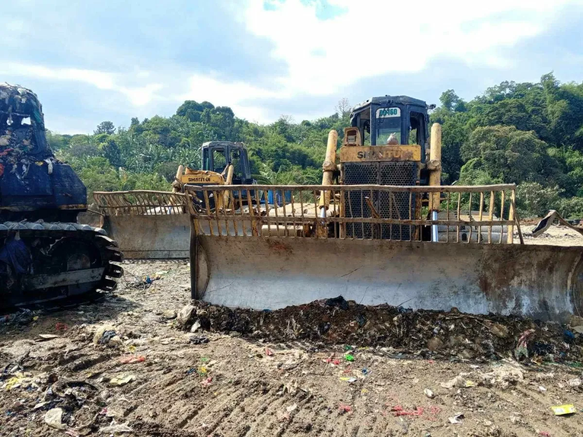 Garbage Mountain Collapses in Rodriguez, Rizal — 3 Bulldozer Operators Buried, Rescued Alive