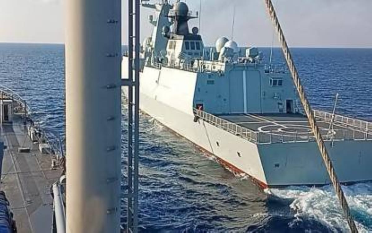 Tense sa WPS: Pinoy Navy Ship Swerves Away From Chinese Frigate