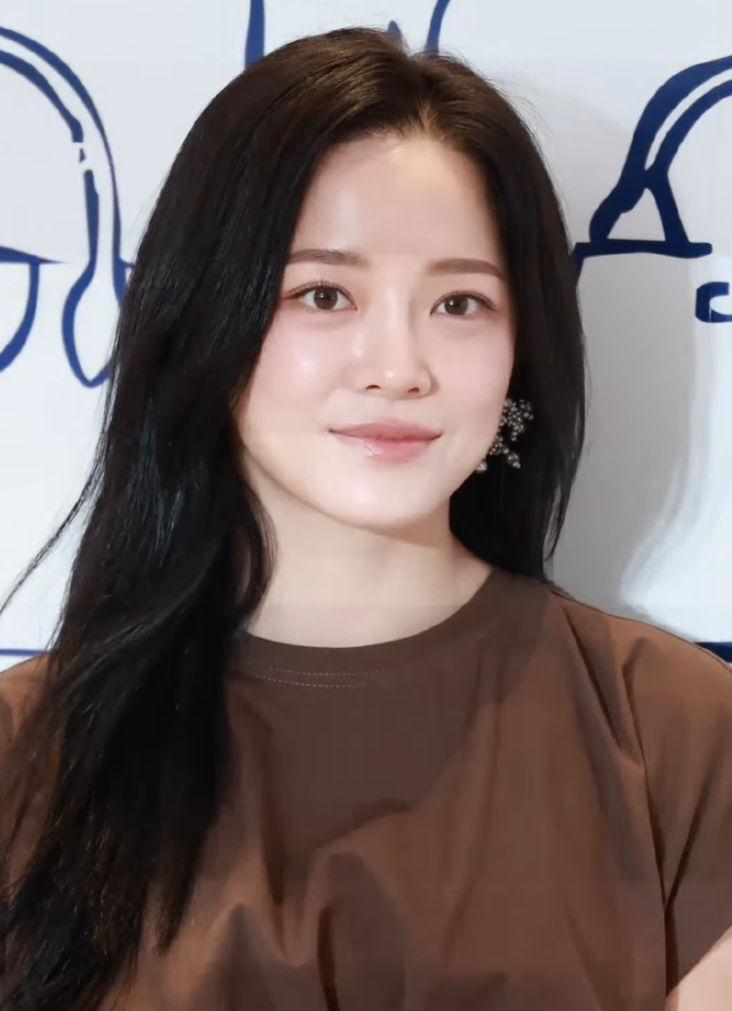 'Business Proposal' Star Kim Sejeong Goes Fruit Shopping in Cubao Before Her Manila Fan Concert — Pinoys Can't Handle It