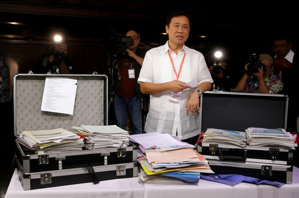 ₱800 Billion in Suitcases? Napoles Case Lawyer Drops Bombshell Claim About Flood Control Cash Deliveries to 'Corrupt Officials'