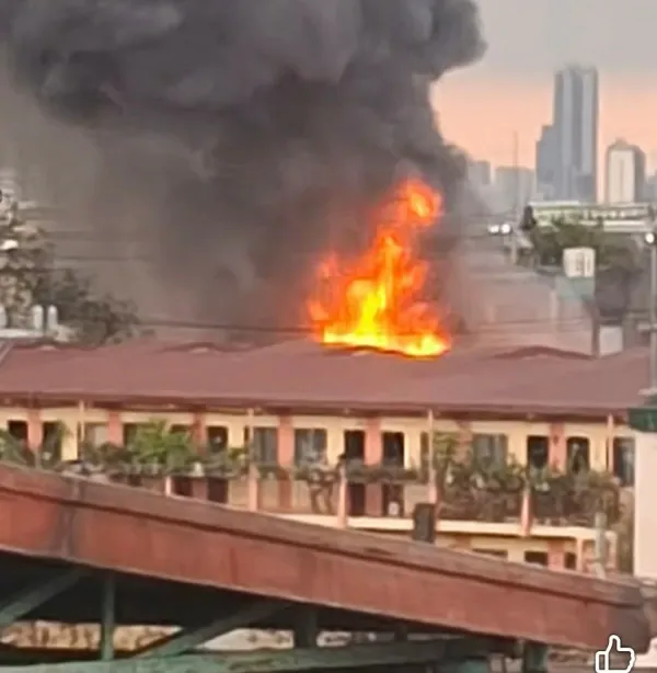 Third-Alarm Fire Erupts in Sta. Ana, Manila — Residents Evacuate as Blaze Spreads Through Densely Packed Homes
