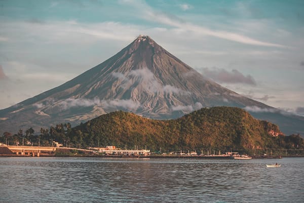 Mayon Volcano Nag-Record ng 539 Earthquakes sa Loob ng 24 Hours — Pinakamataas Since January Unrest